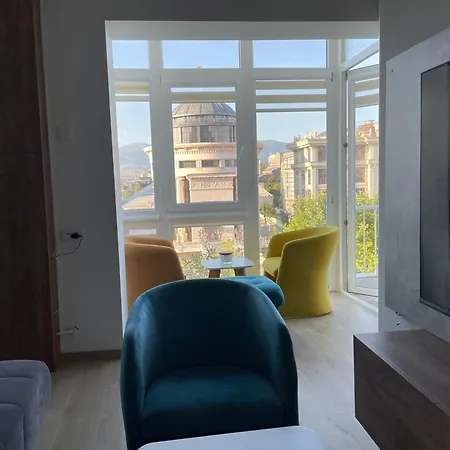 Riverside Grand Retreat Apartment