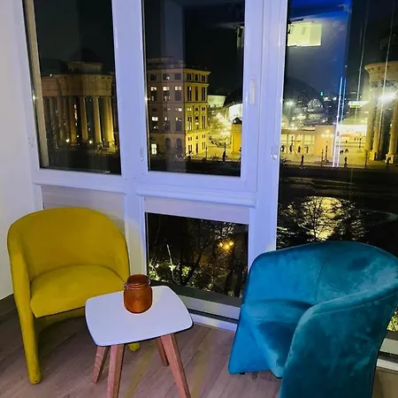 Riverside Grand Retreat Apartment *